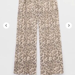 Aerie Gray and Cream Patterned Pants